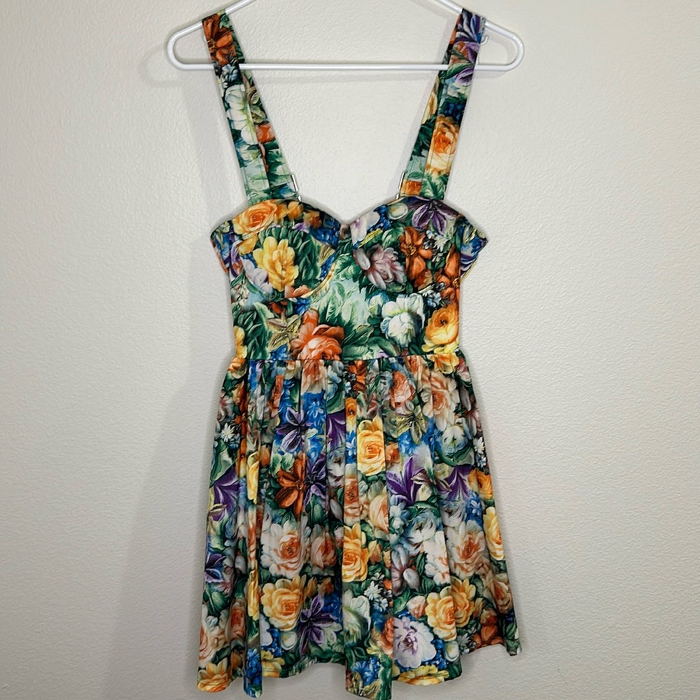 Dawn dress, great condition except makeup as seen in pic, size M